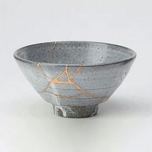Tea_bowl_fixed_in_the_Kintsugi_method (2)